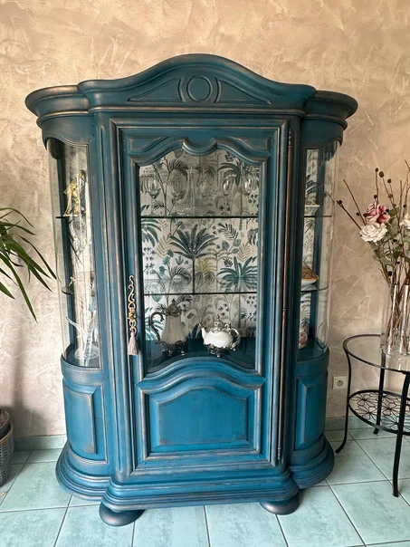Hortense. Vitrine bleu vert paon patinée ❌Adoptée❌