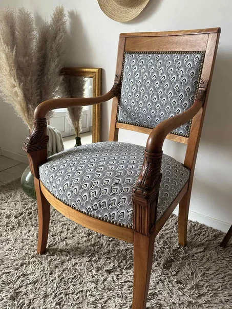 Anatole. Fauteuil empire tissu art déco