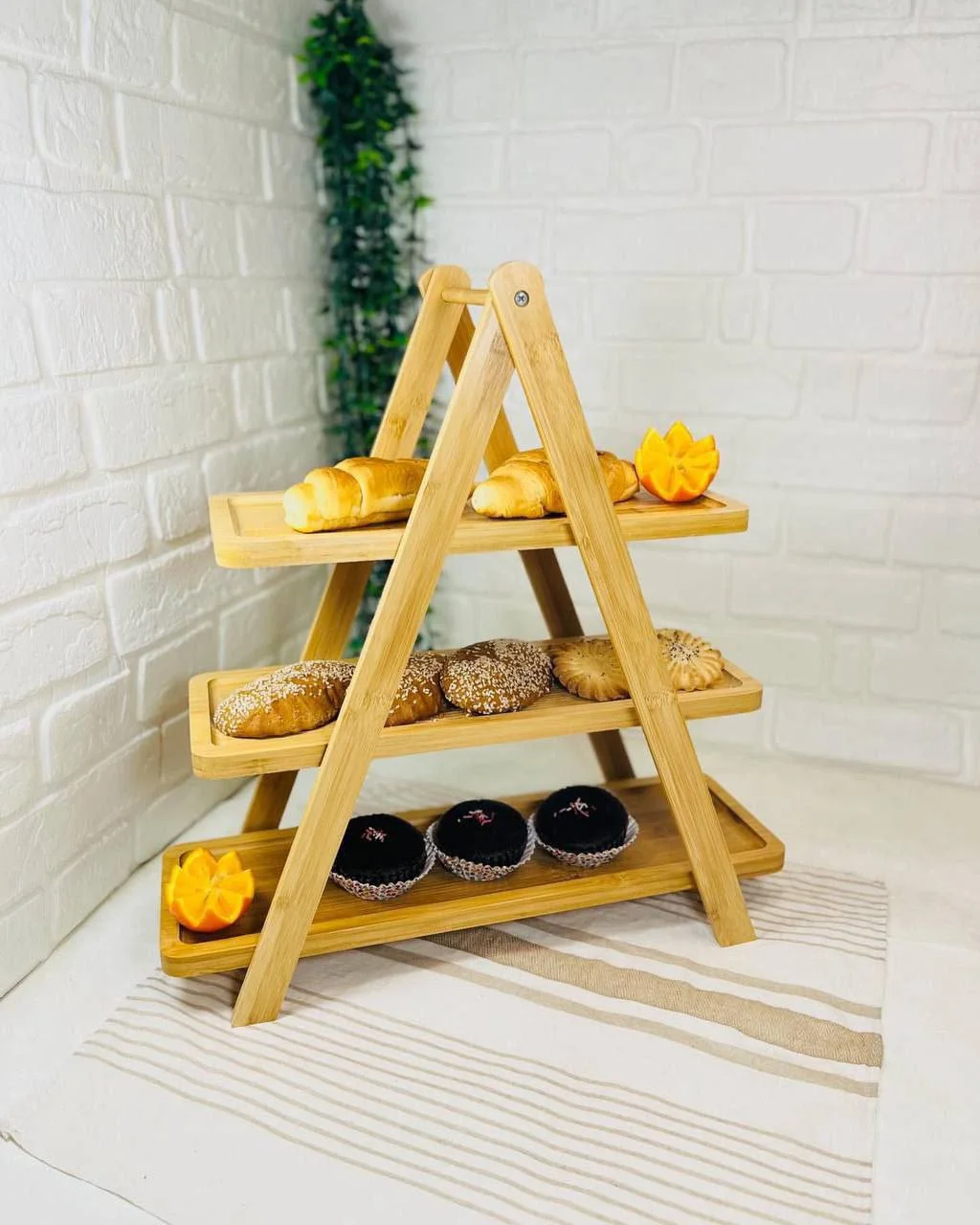 Plateau de Service à 3 Niveaux en Bois – Présentoir à Gâteaux et Fruits