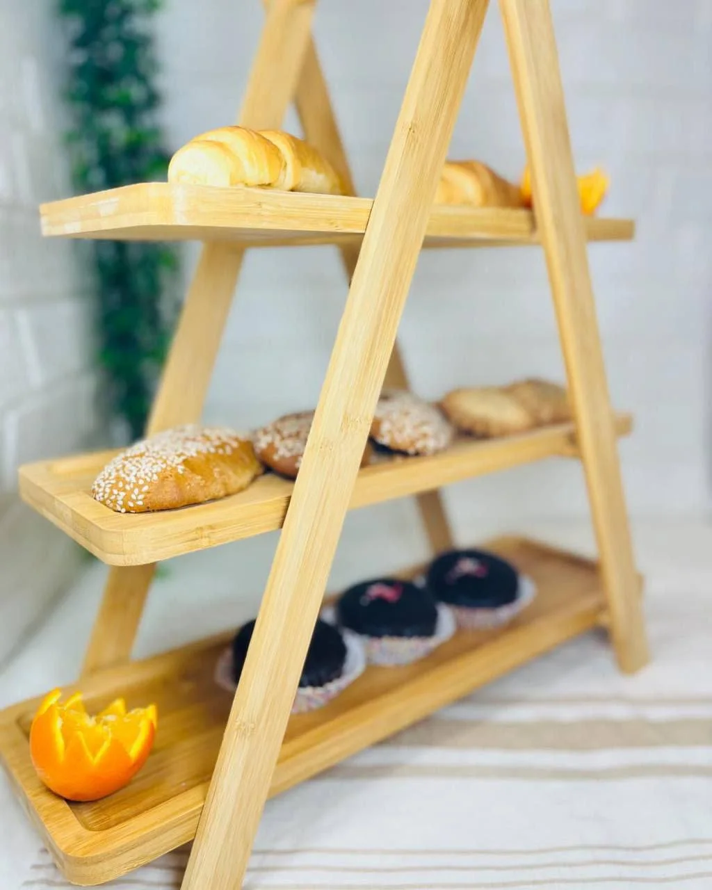 Plateau de Service à 3 Niveaux en Bois – Présentoir à Gâteaux et Fruits