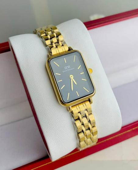 ساعات نسائية كلاسيكية