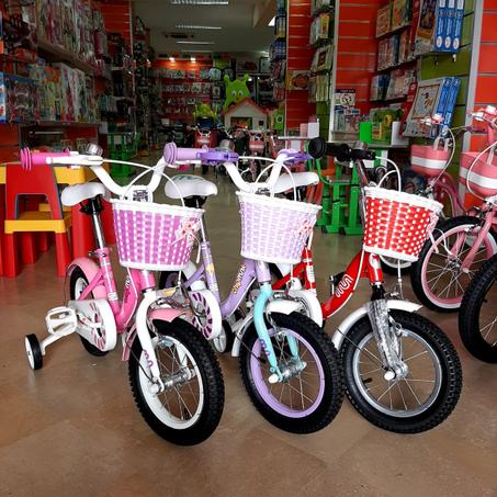 Vélo RoyalBaby Chipmunk Lollipop 12" pour filles existe en 3 couleurs