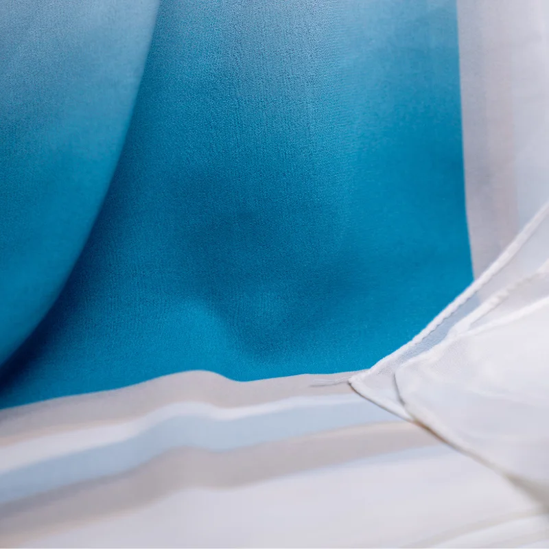 Foulard en Crêpe Chiffon – Dégradé Azur