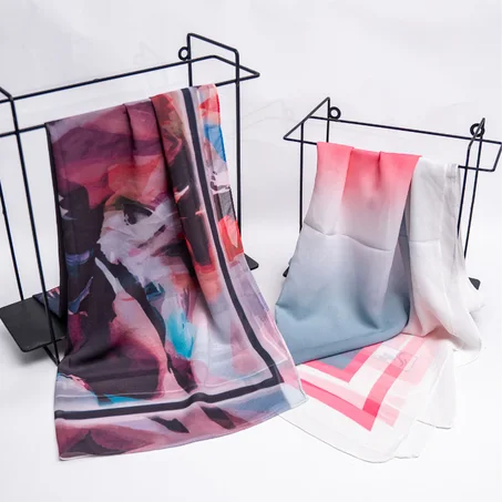 Foulard en Crêpe Chiffon – L'Expression Créative
