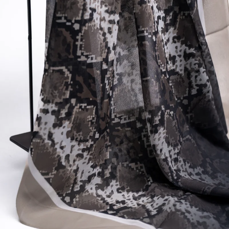 Foulard en Crêpe Chiffon – L'Empreinte Python & Taupe