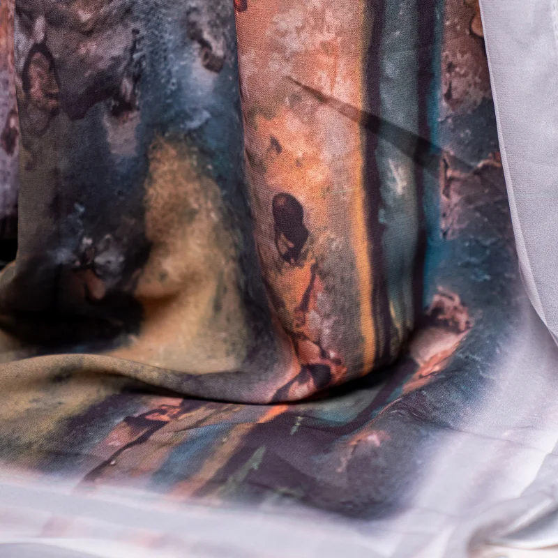 Foulard en Crêpe Chiffon – Perspective Abstraite