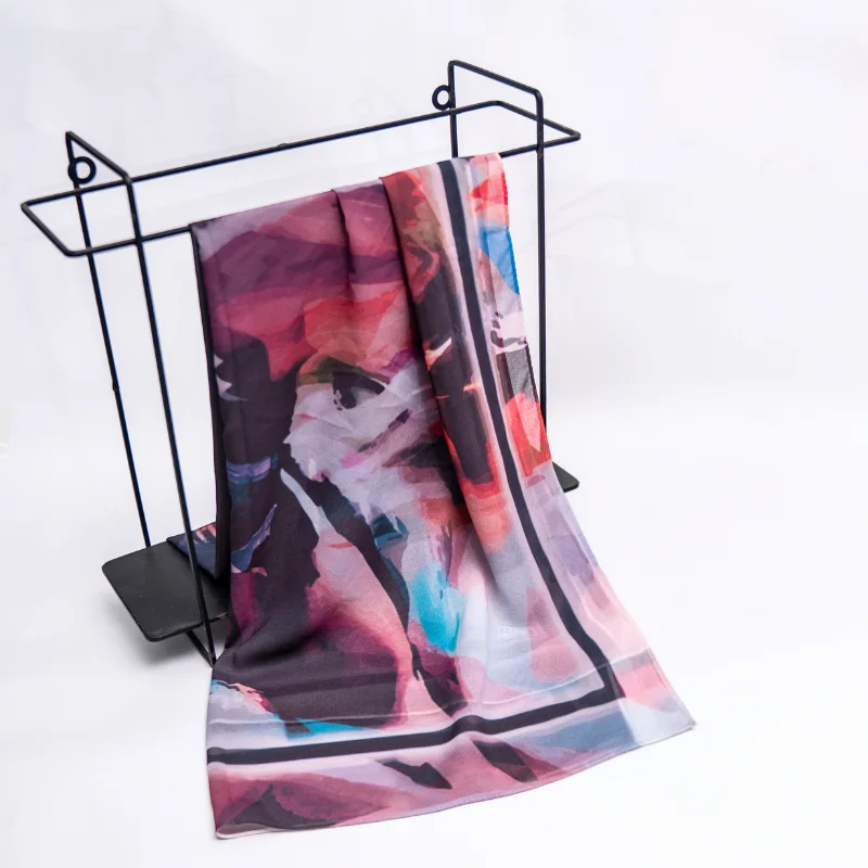 Foulard en Crêpe Chiffon – Éclat Abstrait