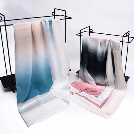 Foulard en Crêpe Chiffon – L'Évanescence Chromatique