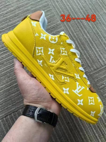 حذاء رياضي فاخر