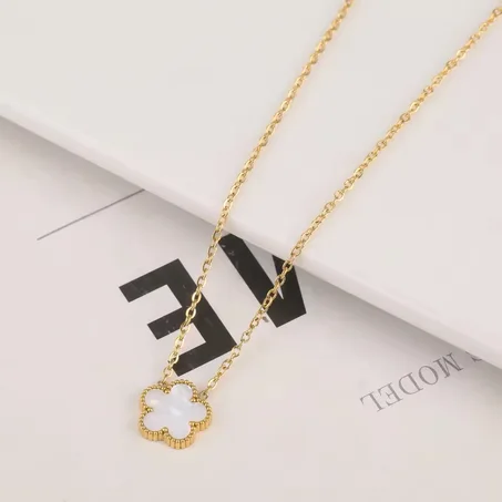 Collar con colgante trebol cinco hojas blanco