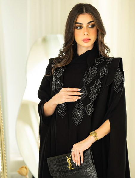 مقاسات كبيرة و عبايات