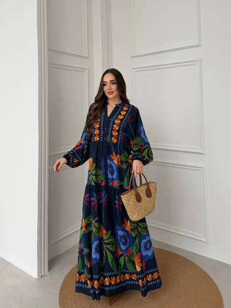 فستان ماكسي مزهر بتصميم راقي بألوان جذابة