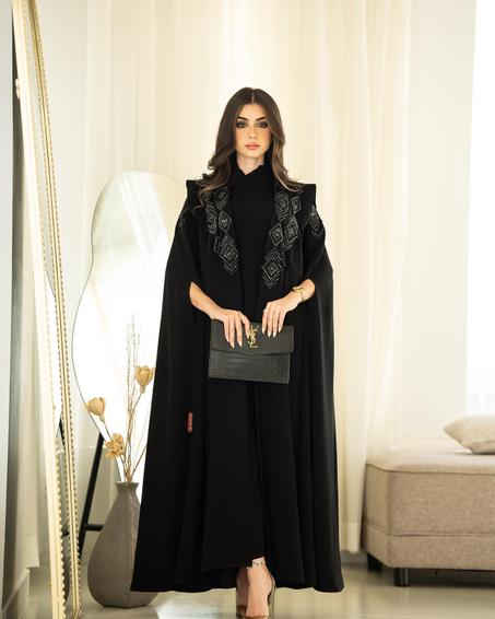 عباية فخمة  😍تناسب فخامتك  في كل المناسبات