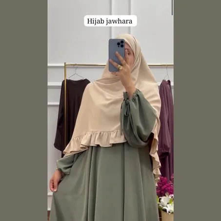 Hijab Jawhara – إطلالة راقية بلونين عصريين