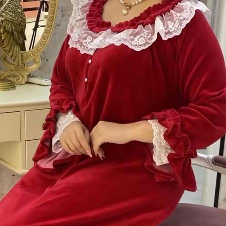 استعدي لأجمل لحظاتك مع بيجامة العرائس والنفاس الفاخرة لا تفوتي هذه الفرصة 😍 سارعو بالطلب👇🏻 قبل انتهاء العرض و نفاذ الكمية⏳