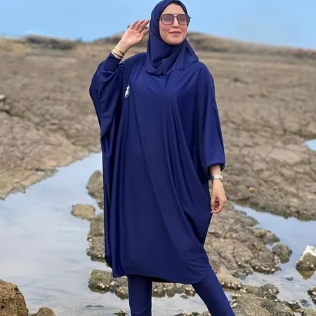 استمتعي بصيفكِ مع بوركيني مضاد للماء 💧، عملي للمحجبات 🧕 ويجمع بين الأناقة والراحة ✨. تصميم مريح، يوفر حماية عالية من الشمس ☀