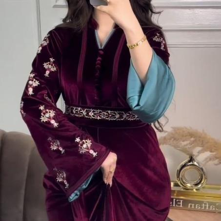 عرض خاص هذة الأسبوع😍 إستفيدي الان من تخفيض خاص بعشاق الأناقة والشياكة 😍 تألقي في مناسباتك الخاصة مع قفطان فاخر 🏃‍♂سارعو بالطلب👇🏻 قبل انتهاء العرض و نفاذ الكمية⏳