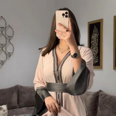 لا تفوتي هذه الفرصة 😍قفطان 2026👑  تصميم أنيق بالعقاد في الجناب ولمسة عصرية تزيدك شياكة ورقي فكل مناسبة سارعو بالطلب👇🏻 قبل انتهاء العرض و نفاذ الكمية⏳
