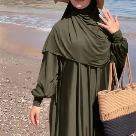 استمتعي بصيفكِ مع بوركيني  كلوش مضاد للماء 💧عملي للمحجبات 🧕 ويجمع بين الأناقة والراحة ✨. تصميم مريح، يوفر حماية عالية من الشمس ☀