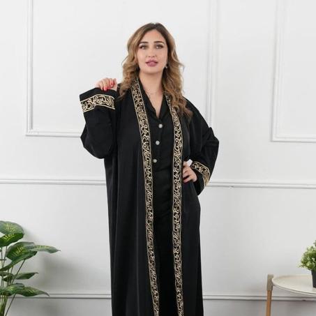 أضف لمسة من الأناقة العصرية إلى إطلالتك مع كيمونو دبي🇦🇪يجمع بين فخامة الأناقة الخليجية ورقي . قطعة فريدة تميزك في كل مناسبة