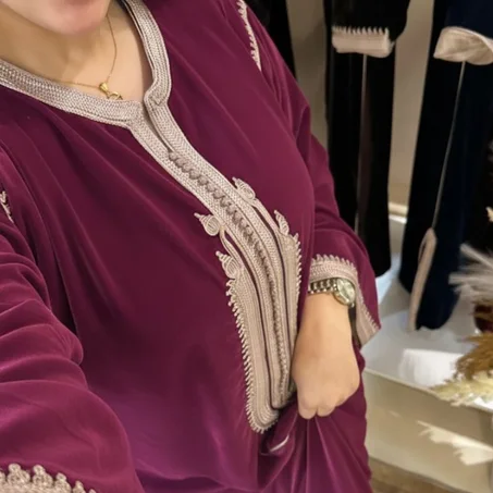 قفطان فاخر… مصمم للي كيعشقو التميز والجودة 👑 + هديتك ثمن مميز 💝 فرصة محدودة، كوني نجمة العيد 🌙