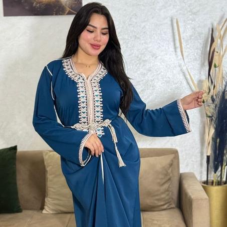 🥳تخفيض خاص 💥 لعشاق الأناقة والفخامة قفطان بالعقاد والسفيفة مطروز  مع الحزام انيق مخدوم خدمة متقونة، وكيوالم كل مناسباتك😍 اغتنمي الفرصة واحصلي علىه لان