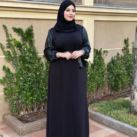 ✨ تميزي بإطلالة استثنائية ✨ كسوة أنيقة بلمسة جلدية عصرية 🖤، تمنحك الدفء والاحتشام  خيارك الأمثل هذا الموسم لتظهري بأناقة وثقة أينما كنتِ.