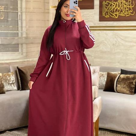 كسوة سبور تجمع بين الراحة والأناقة 👌 ستايل عصري يناسبك فكل خروجة 👟 🧵 خامة مريحة وثوب عالي الجودة 🔥 🏃‍♀️ جهزي نفسك بإطلالة سبور راقية قبل ما تسالي الكمية ⏳