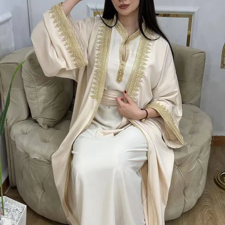 خلي القفطان ديالك يهضر على الأناقة ديالك فعيد 2026… وخليك ديما مختلفة ومميزة  مع القفطان 2 بياس  👑 + هديتك ثمن مميز 💝 فرصة محدودة، كوني نجمة العيد 🌙