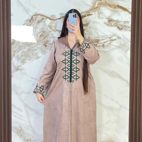 🥳 عرض بلاك فرايداي 🔥🤩هذا الشتاء بإطلالة أنيقة ودافئة😍 جلابة ايفازي شتوية ثوب سخون  عالي الجودة سارعو بالطلب👇🏻قبل نفاذ الكمية⏳(صور غيال)