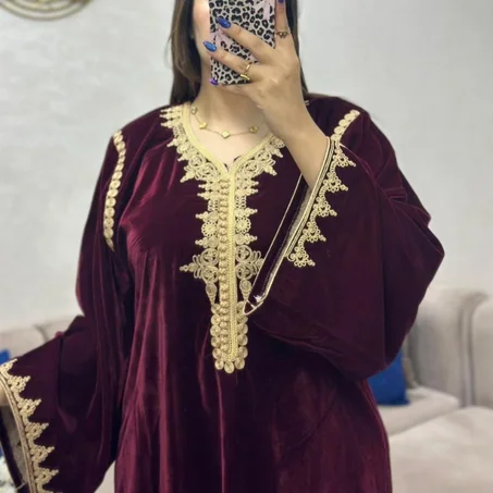 قفطان فاخر… مصمم للي كيعشقو التميز والجودة 👑 + هديتك ثمن مميز 💝 فرصة محدودة، كوني نجمة العيد 🌙