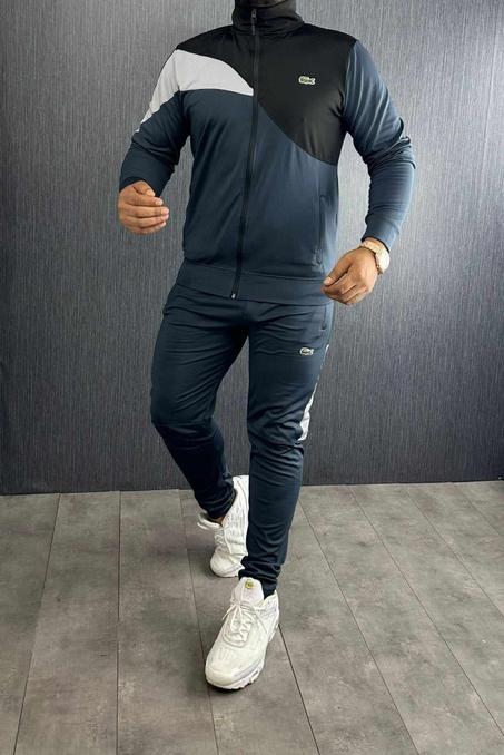 بدلات رياضية