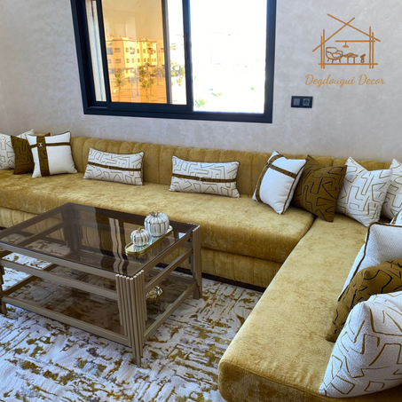 Salon marocain doré sur mesure – Élégance & confort haut de gamme