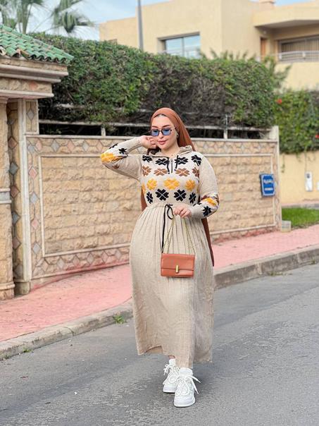 كسوة أنيقة تزيد  من أناقتك للمحجبات وغير المحجبات   مصنوعة بأجود أنواع الخيط