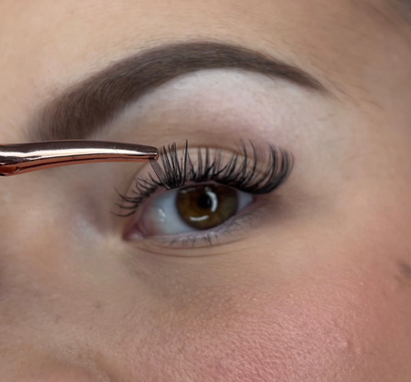 ° ZIYARAA EYELASHES
