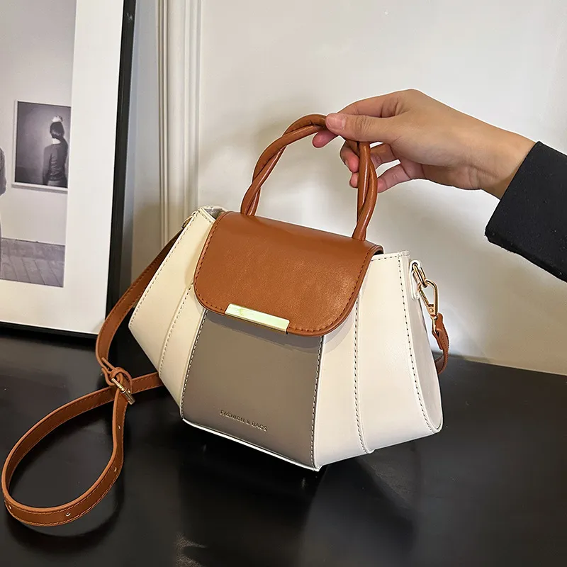 💎 Leather Shoulder Bag – A Touch of Luxury for Your Style 👜✨