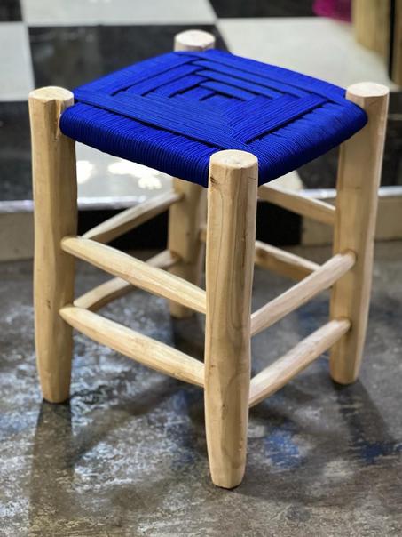 TABOURET EN FIL TRESSÉ BLEU