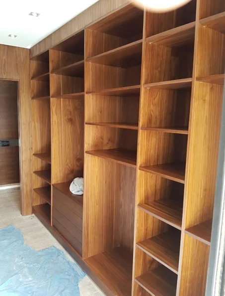 دريسينغ خشبي عصري بتقسيمات عملية