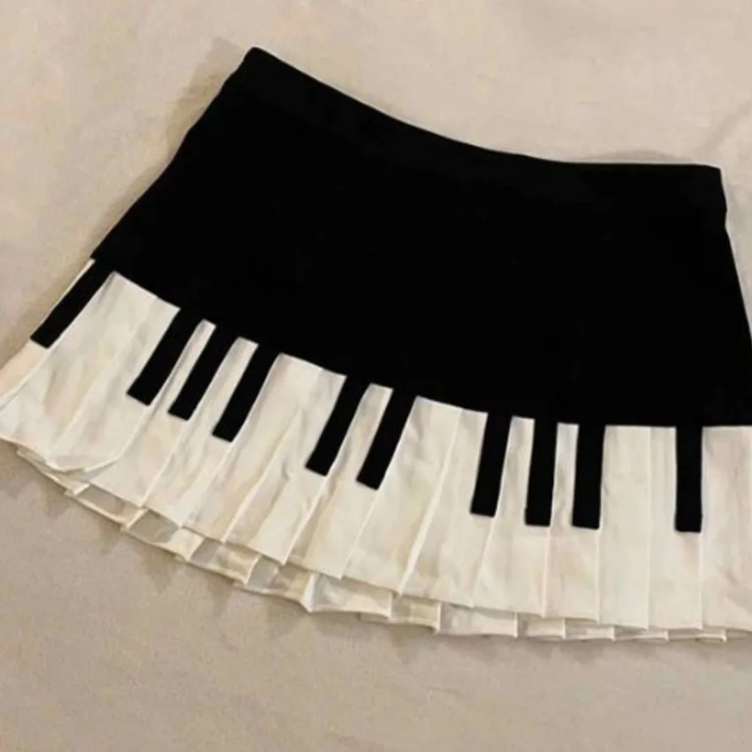 Retro Black And White Piano Design Skirt