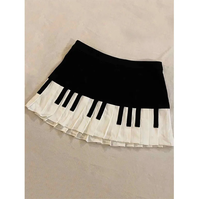 Retro Black And White Piano Design Skirt