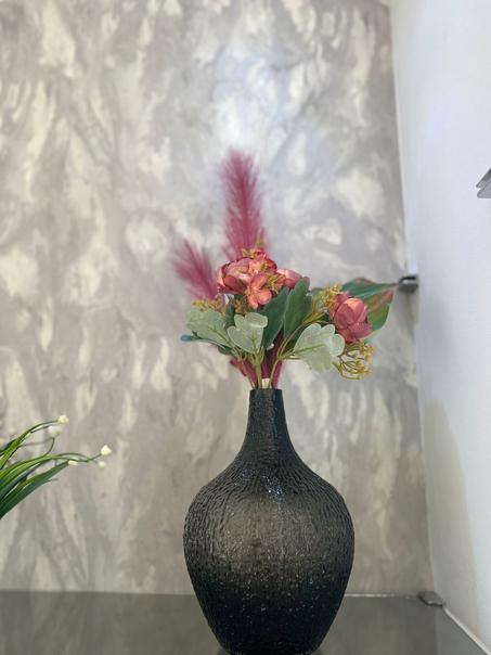 vase noir