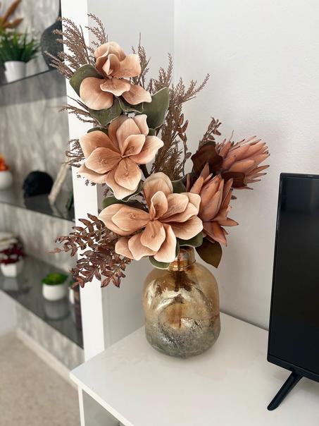 vase composition beige