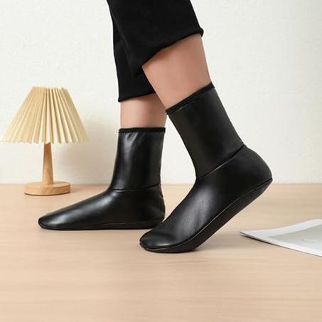 جوارب الجلد (Socks)