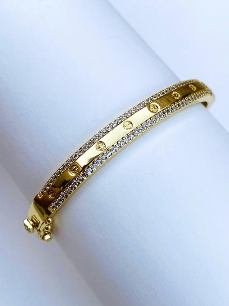 Bracelet style Love avec détails raffinés