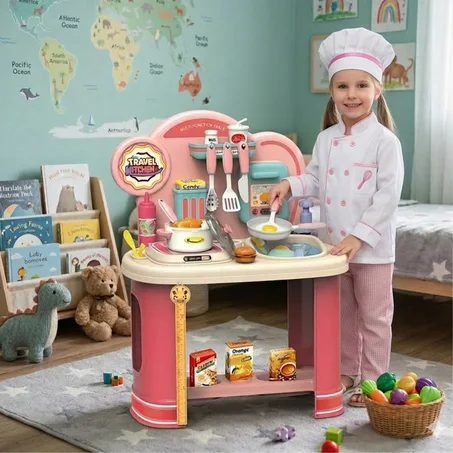 مطبخ كبير الحجم مع صنبور ماء و مجموعة أواني وأدوات طهي كاملة