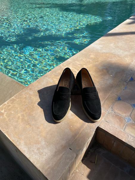 𝗹𝗼𝗮𝗳𝗲𝗿 𝗯𝗹𝗮𝗰𝗸 𝘀𝘂𝗲𝗱𝗲