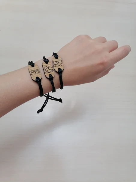 Bracelet en bois gravé personnalisé