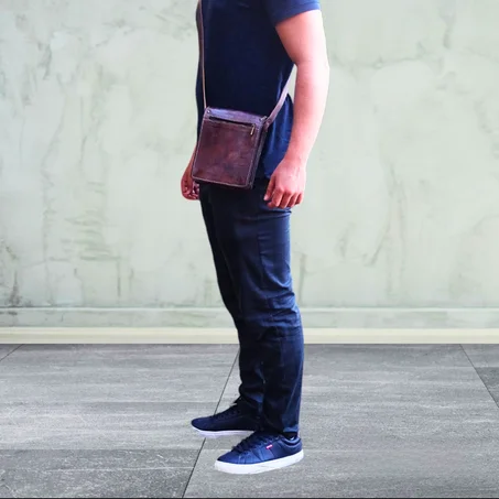 Bandoulière en cuir marron pour homme