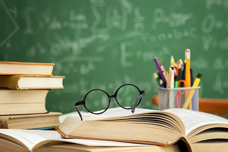 أدوات مدرسية