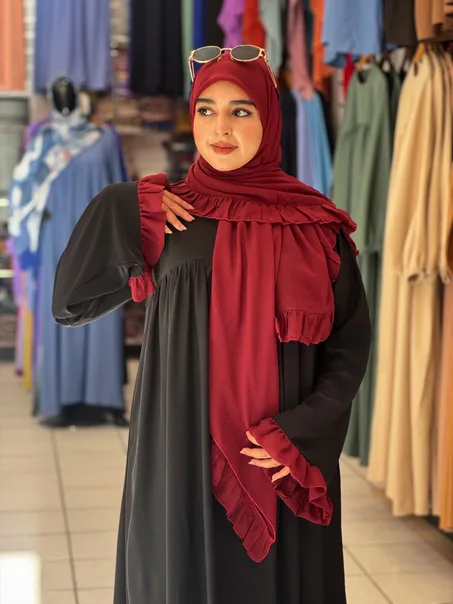 عباية مع فولار أنيق- أناقة محتشمة بطابع عصري